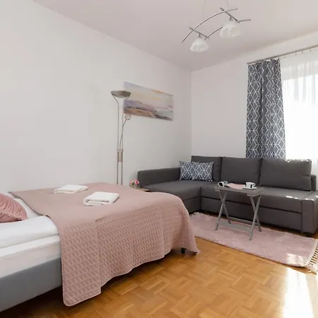Metro Natolin Ursynow Centre Studio With Balcony By Renters Appartamento *