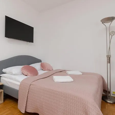 Metro Natolin Ursynow Centre Studio With Balcony By Renters Apartament *